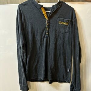 vintage men’s Guinness black and gold long sleeve shirt
